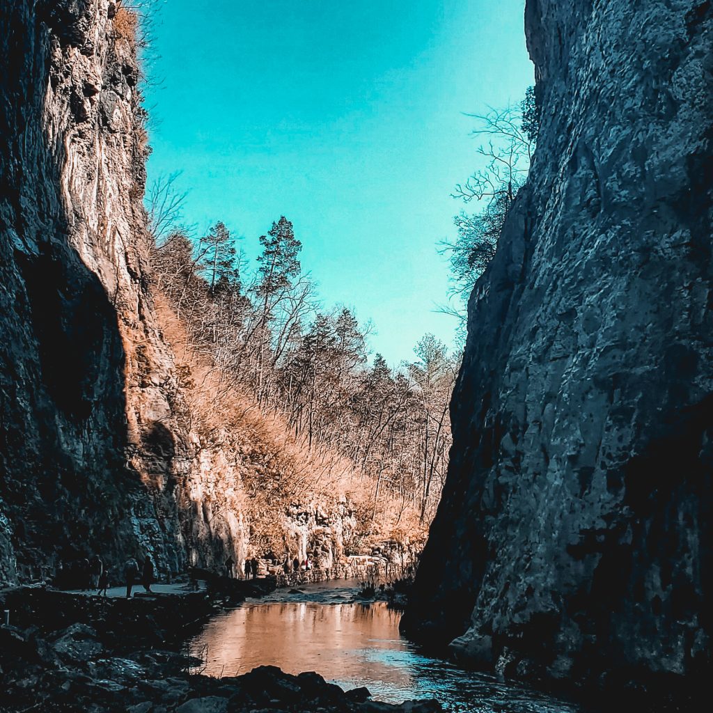 natural bridge rock formation