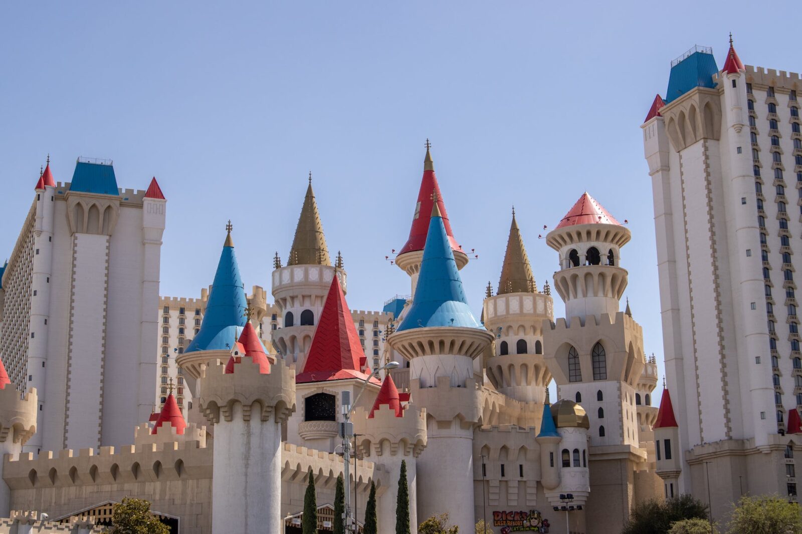 a castle themed hotel in las vegas