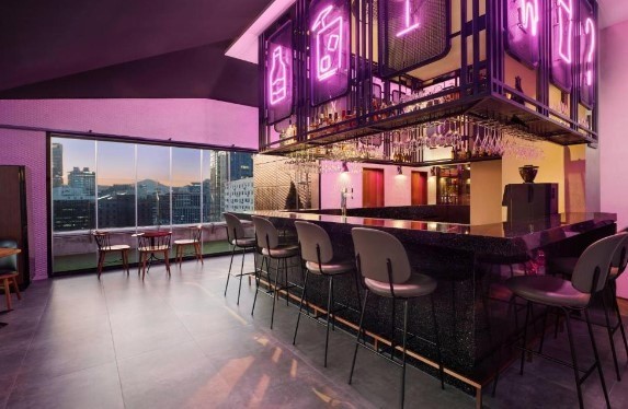 moxy insadong bar with view of seoul