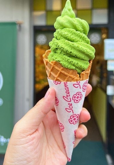 matcha ice cream outside shop