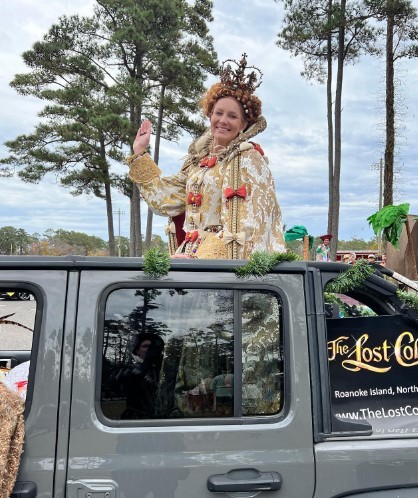 a woman dressed up as a queen inside a jeep for the lost colony