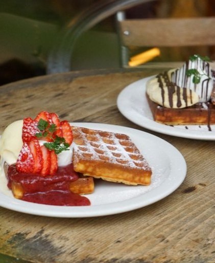 fruity and chocolate waffles in tokyo