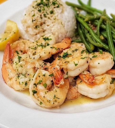 grilled shrimp and rice with green beans